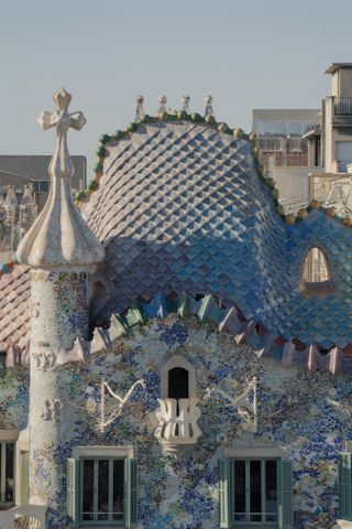 facade and curved features of Casa Batlló in barcelona, distinctive parts of antoni gaudi architecture