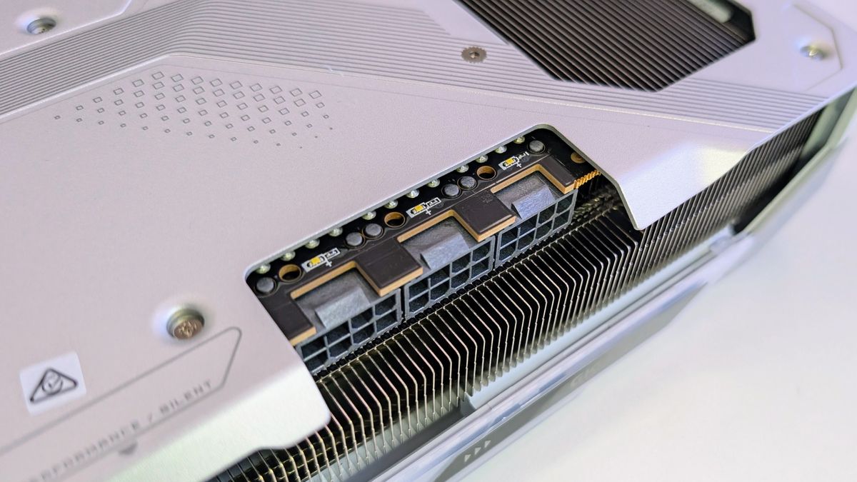Gigabyte Radeon RX 9070 XT Gaming OC Ice 16GB close up power connectors
