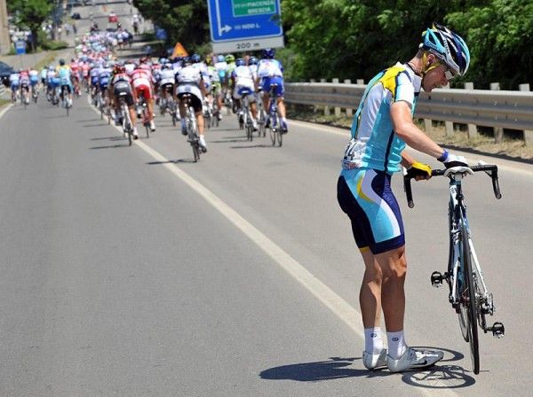 Levi Leipheimer (Astana) is back on his feet after crashing during stage 11.