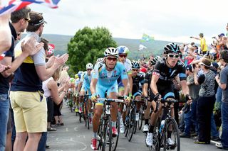 Geraint Thomas headed the Tour peloton up Côte de Bradfield as the race headed to the finale in Sheffield on stage two.