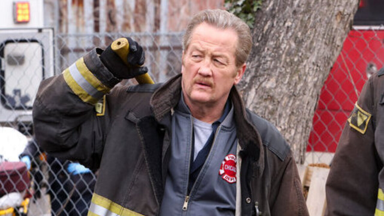 Christian Stolte como Mouch en la temporada 11 de Chicago Fire