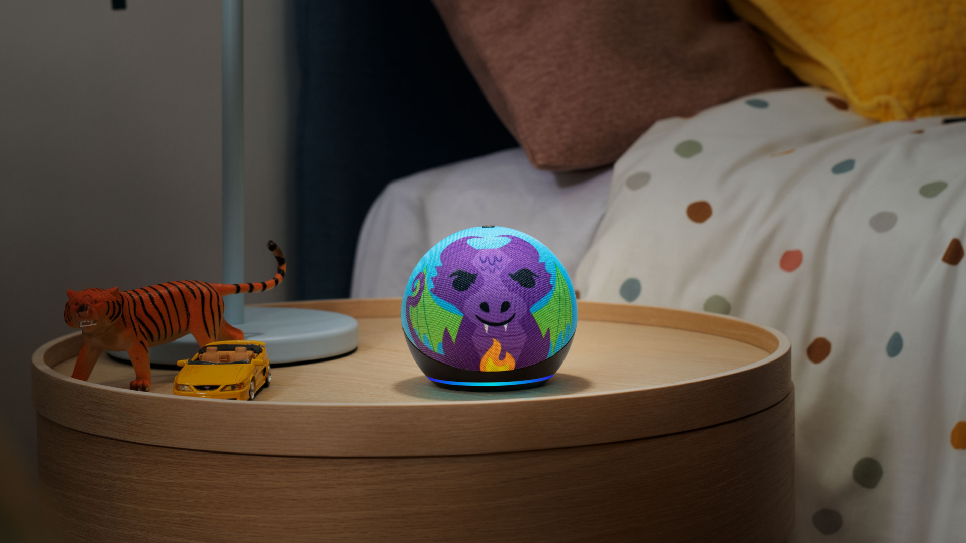 Echo Dot Kids dinosaurio morado en la mesita de noche