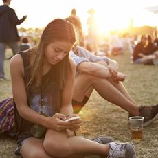 Leg, Human body, Human leg, Sitting, Summer, Sunlight, Plaid, Drink, Knee, Youth, 