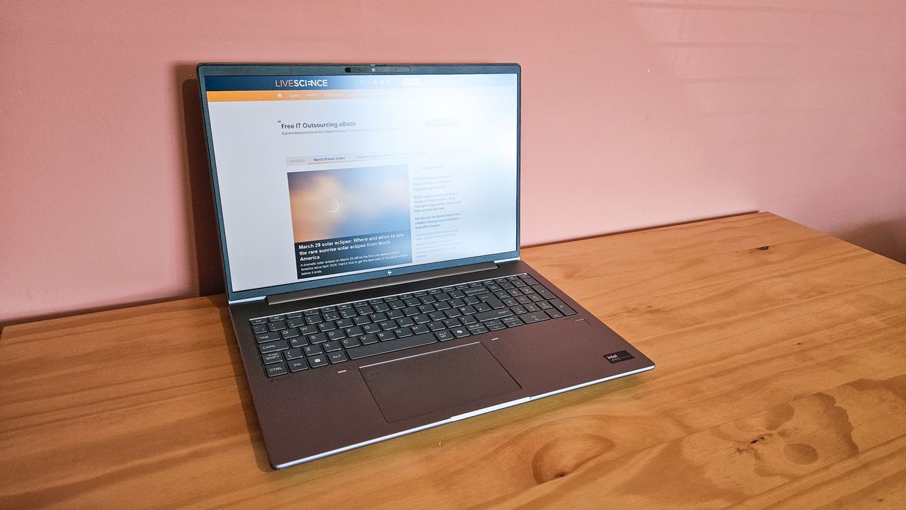 LS-HP ZBook Power G11: laptop screen open