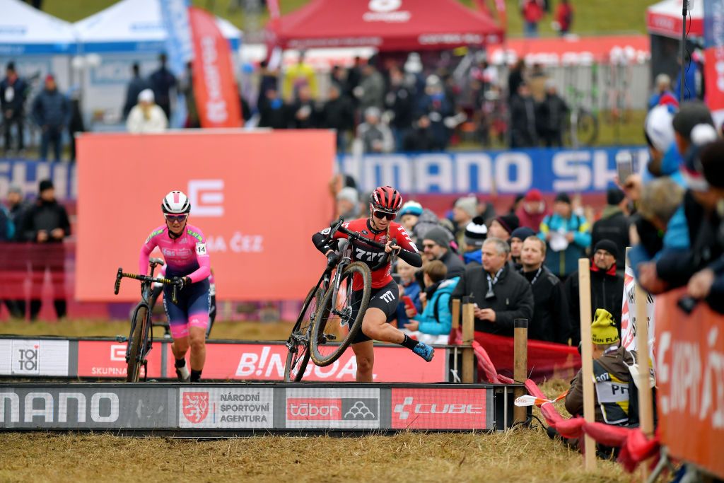 TABOR CZECH REPUBLIC NOVEMBER 14 Inge Van Der Heijden of The Netherlands and Team 777 competes ahead of Eva Lechner of Team Italy during the 25th Tabor UCI CycloCross Worldcup 2021 Womens Elite CXWorldCup on November 14 2021 in Tabor Czech Republic Photo by Luc ClaessenGetty Images
