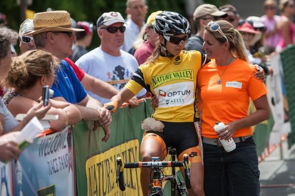 Carmen Small (Optum) and team director Rachel Heal before the start.