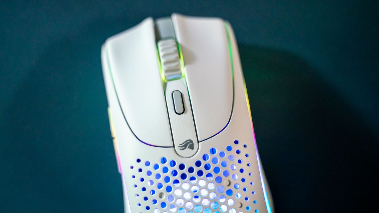 Glorious O2 Wireless on a dark blue desk pad