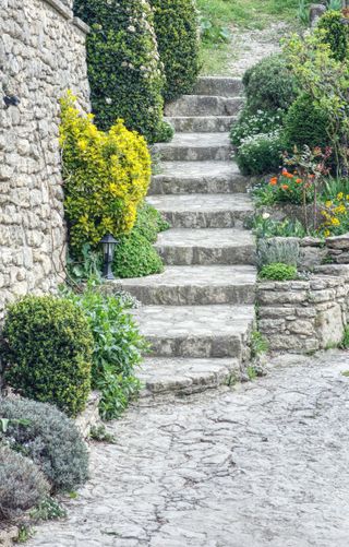 How much does landscaping cost?: stone steps