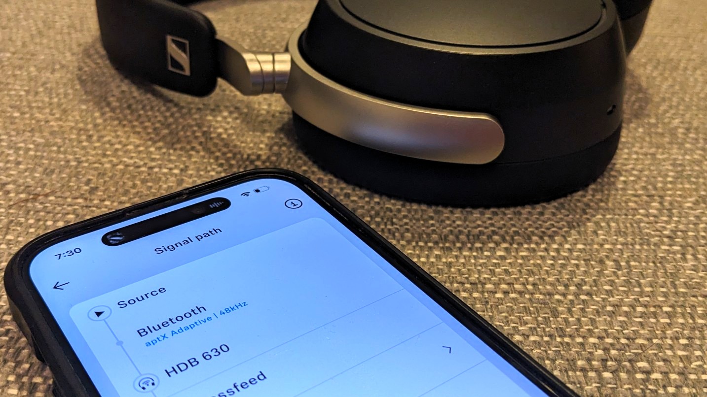 An iPhone displaying audio signal quality