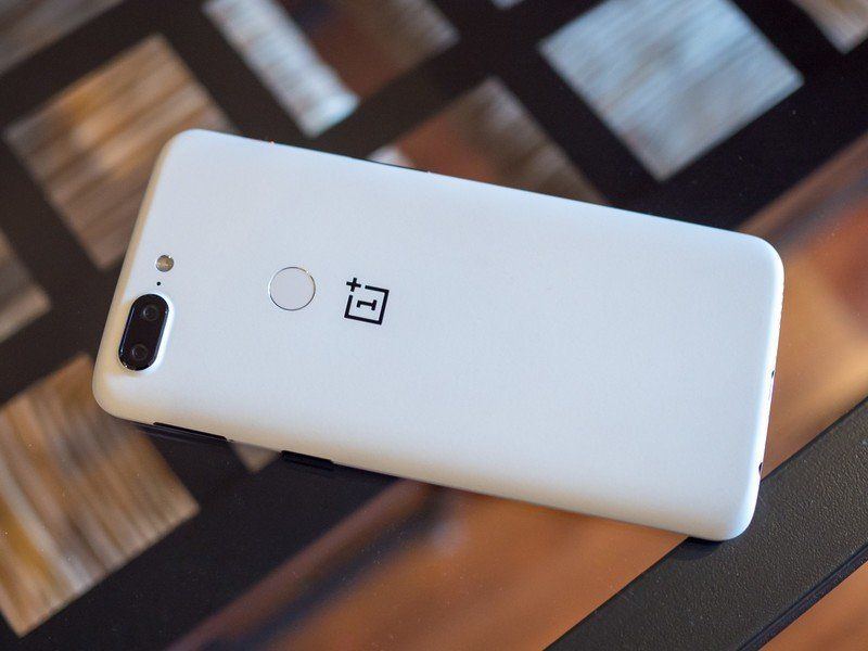 OnePlus 5T in Sandstone White