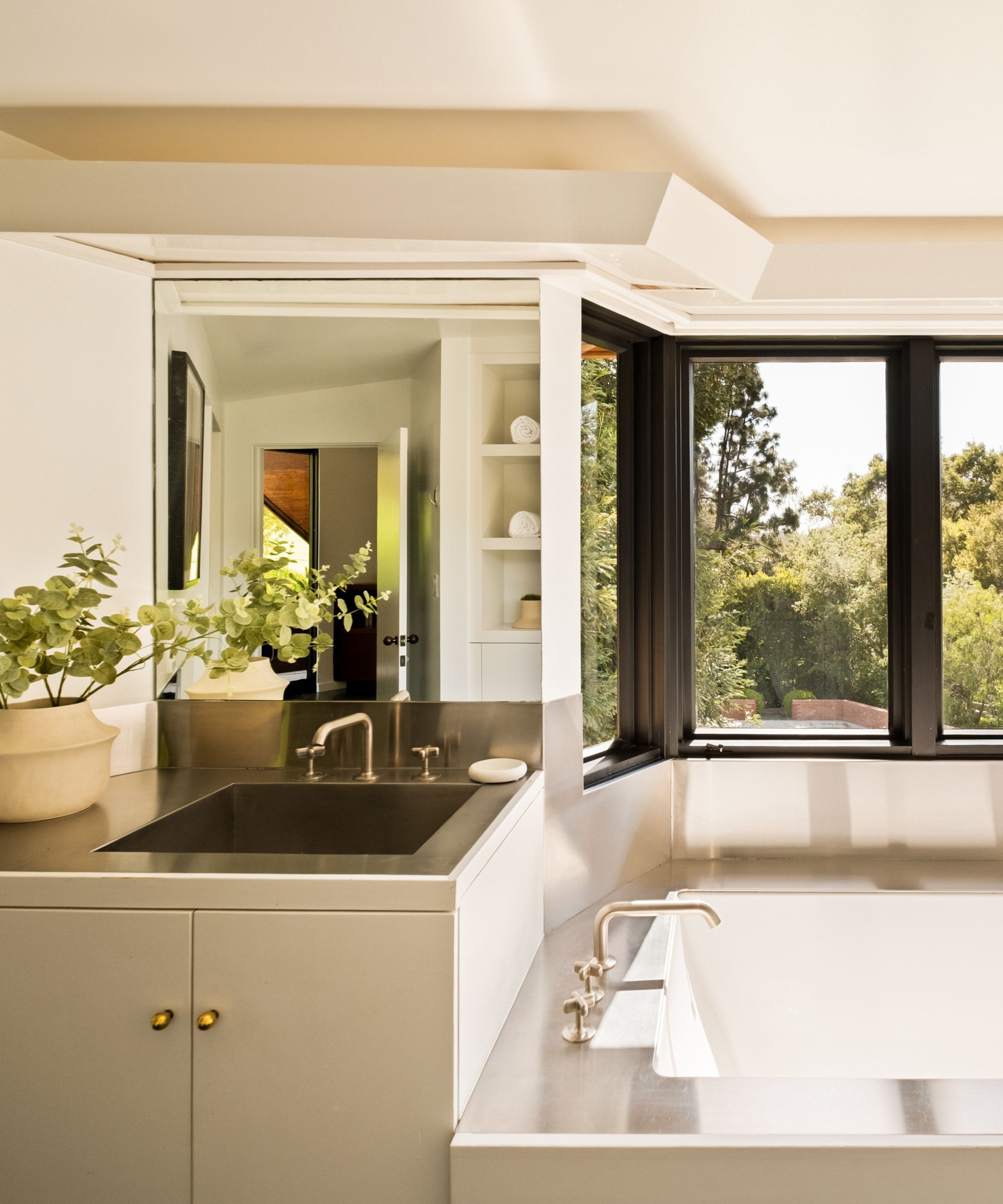 Diane Keaton's bathroom