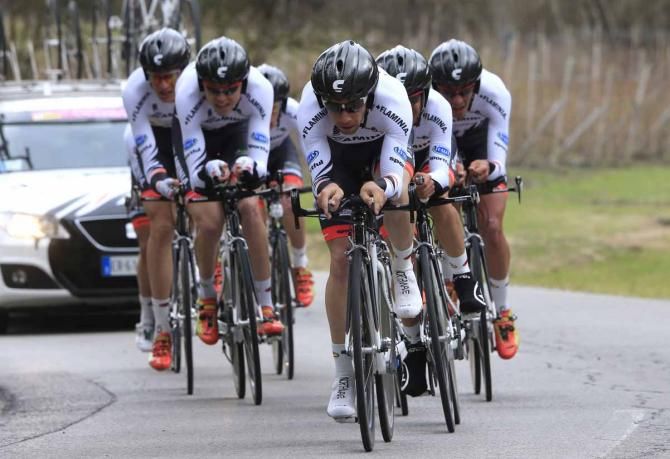 Ceramiche Flaminia in team time trial formation.