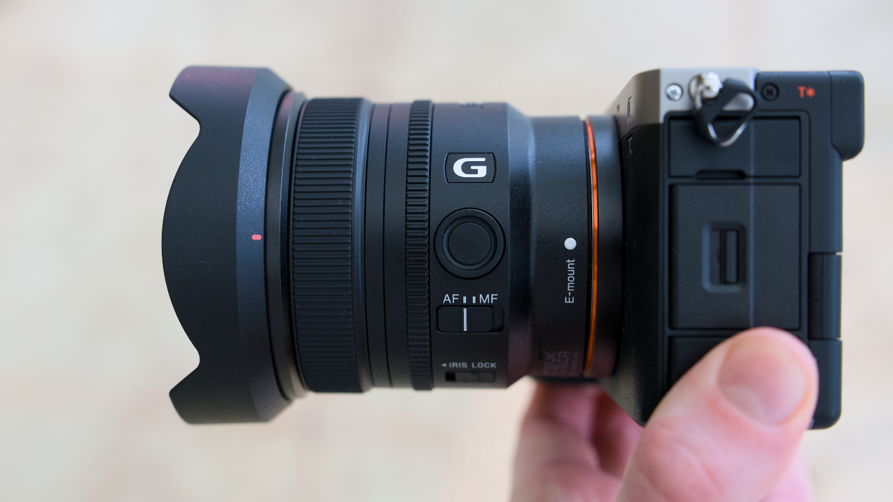 Sony FE 16mm F1.8 G lens indoors