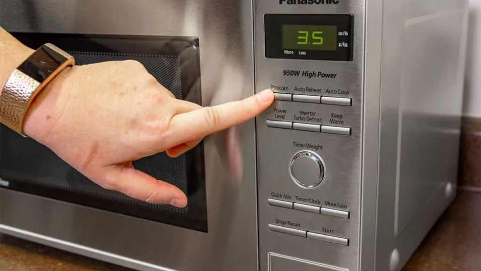 the control panel on the Panasonic NN-SD372SR microwave