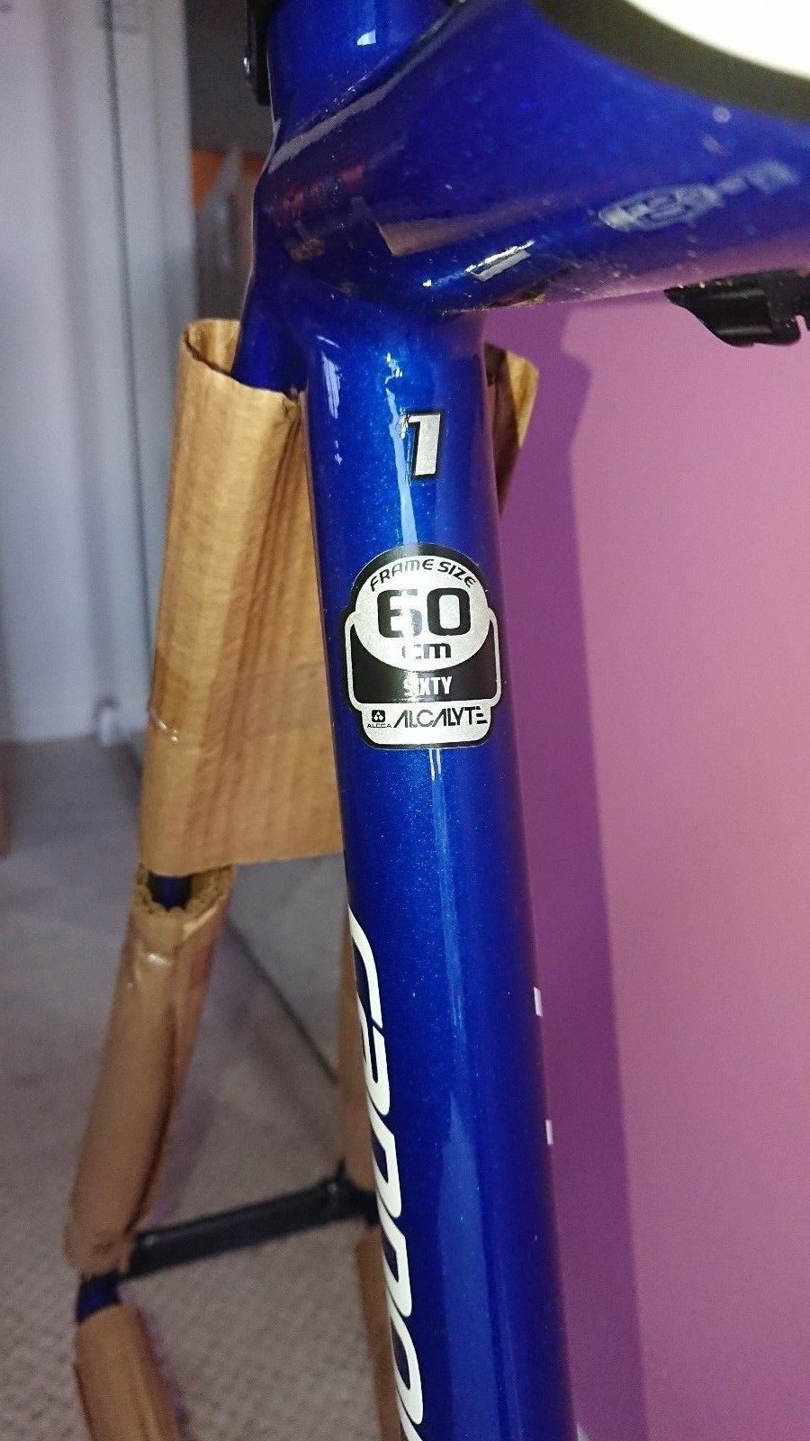 The beautiful black-to-blue fade on the Cannondale SystemSix frameset