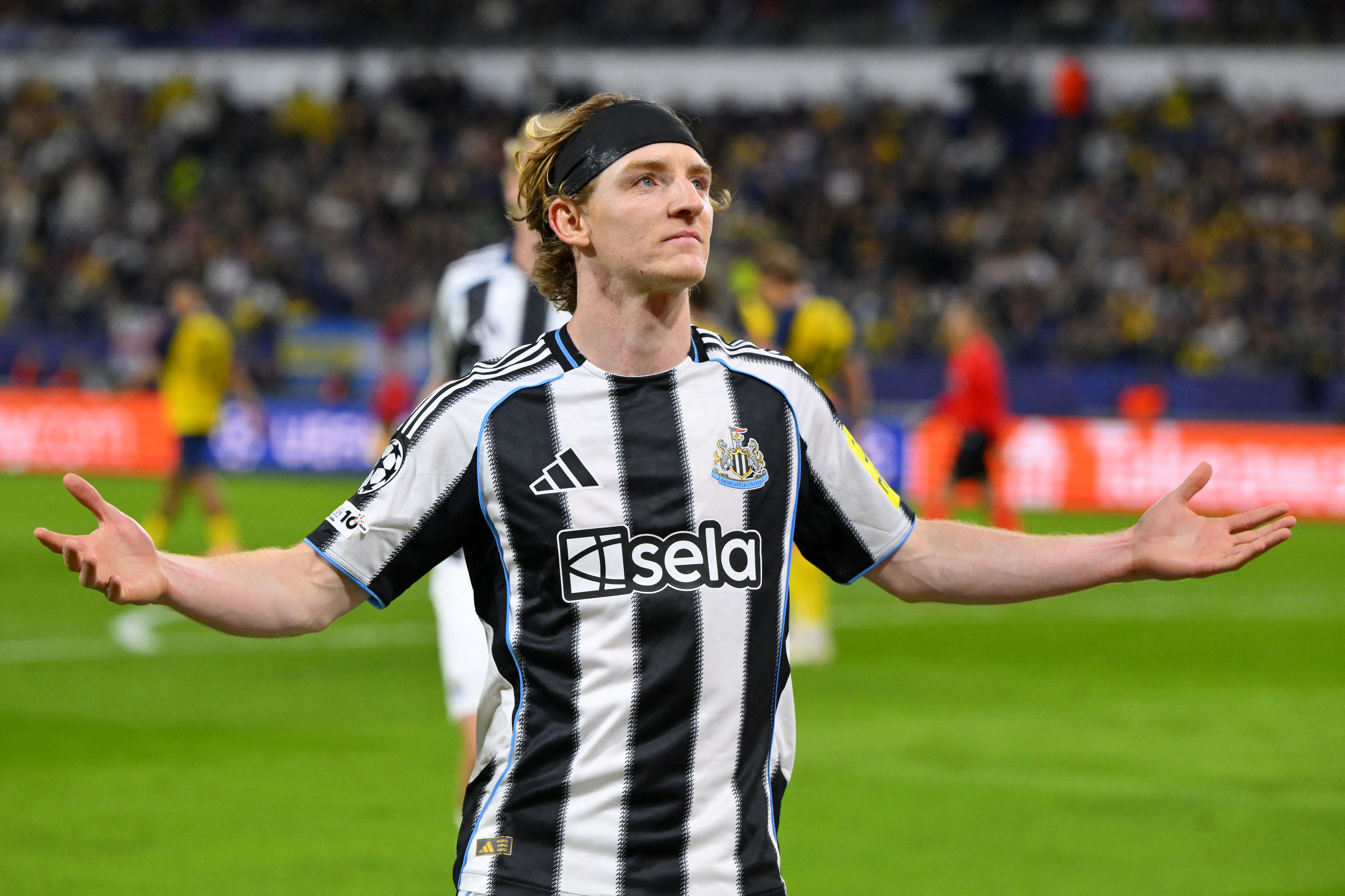 Newcastle United&#039;s English midfielder #10 Anthony Gordon celebrates scoring his team&#039;s second goal from the penalty spot during the UEFA Champions League, league phase - Matchday 2 football match between Royale Union Saint-Gilloise and Newcastle United FC at the RSC Anderlecht Stadium in Brussels on October 1, 2025. (Photo by JOHN THYS / AFP)