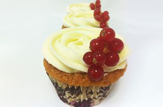 Redcurrant and Champagne cupcakes