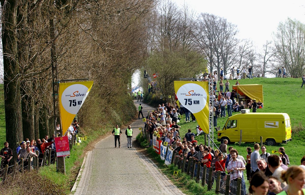 The fans await the race on the Koppenberg