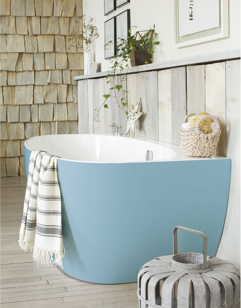 bathroom with wood cladding