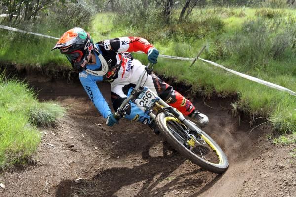 Joey Vejvoda on his way to winning the U19 men's race.