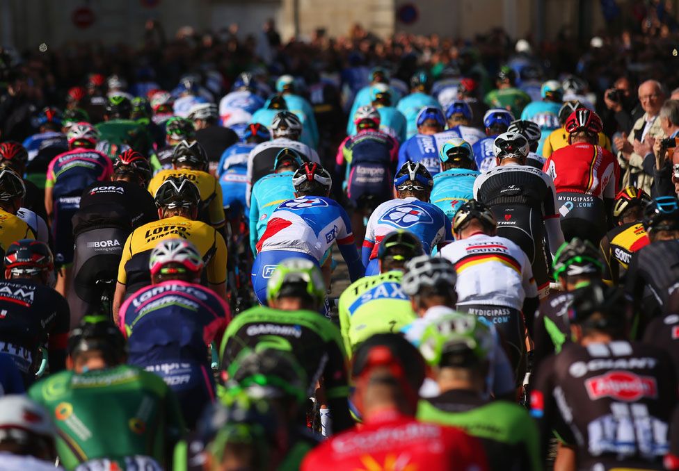 The riders roll out of Compiegne