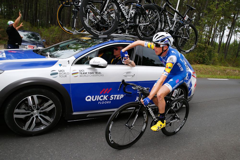 Dan Martin takes a bidon from the team car