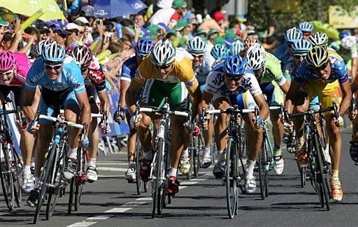 Germany's Erik Zabel (L) of Team Milram, Norway's Thor Hushovd (2L) of Credit Agricole, France's JP Nazon Jean Patrik (2R) of AG2R Prevoyance and Spanish Jose Verdoso (R) of Saunier Duval sprint to the finish line.