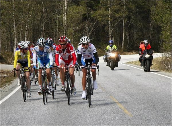Sergey Firsanov (Team Designa Kokken - Blue Water) drives the break.