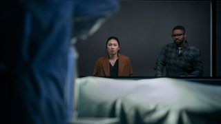Jess Hong as Jin Cheng, Jovan Adepo as Saul Durand in episode 107 of 3 Body Problem