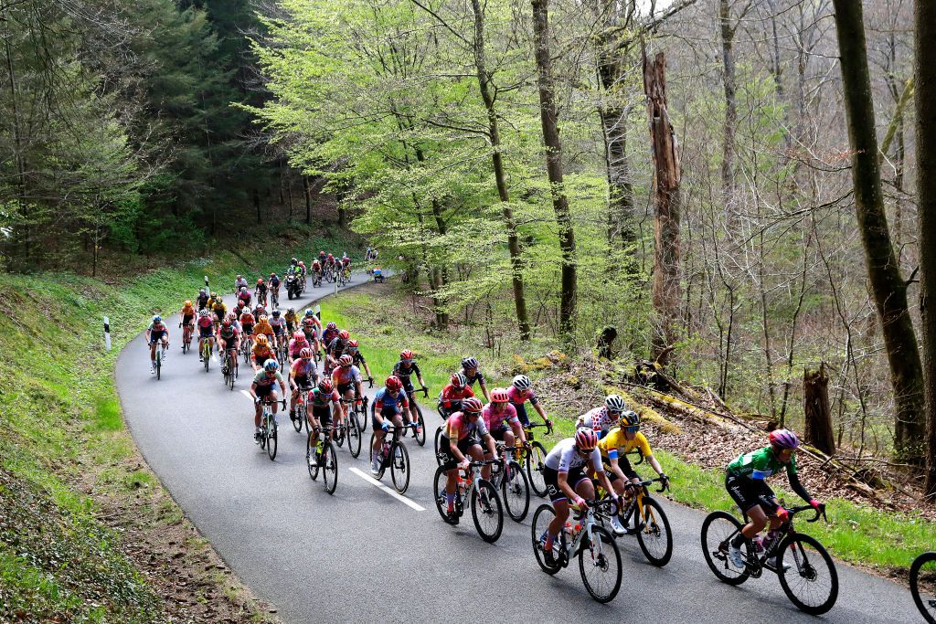 STEINFORT LUXEMBOURG APRIL 30 Anna Henderson of United Kingdom and Jumbo Visma Women Team Yellow Leader Jersey Demi Vollering of Netherlands and Team SD Worx Green Points Jersey Silvia Persico of Italy and Team Valcar Travel Service Polka Dot Mountain Jersey and The Peloton compete during the 14th Ceratizit Festival Elsy Jacobs 2022 Stage 1 a 1214km stage from Steinfort to Steinfort felsy on April 30 2022 in Steinfort Luxembourg Photo by Bas CzerwinskiGetty Images
