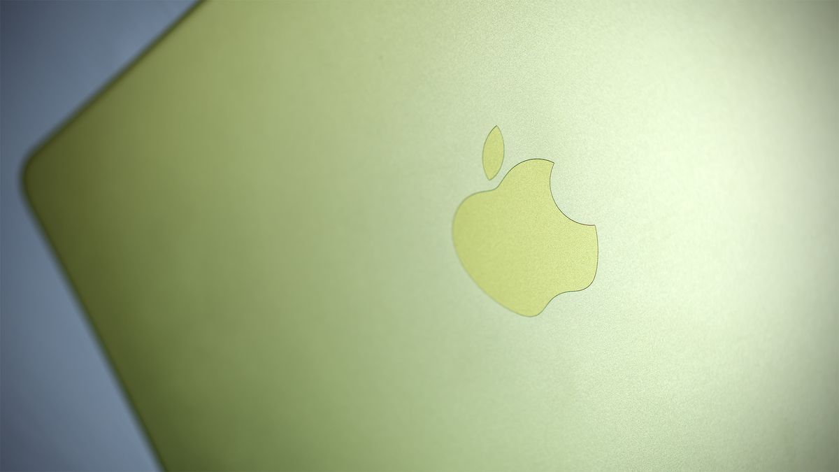 Apple MacBook Neo in Citrus colour.