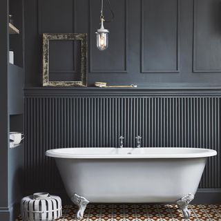bath with industrial light fitting above