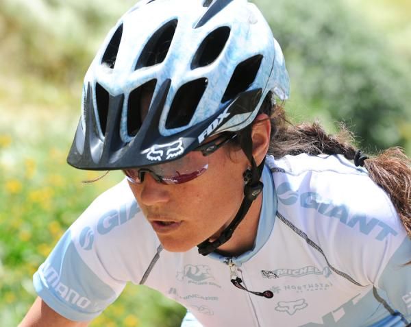 Kelli Emmett (Team Giant) riding a very solid race.