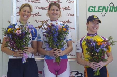 Podium (L-R): Jo Hogan (VIS), Loren Rowney (Lifecycle CC) and Simone Grounds (Bundaberg Sugar).