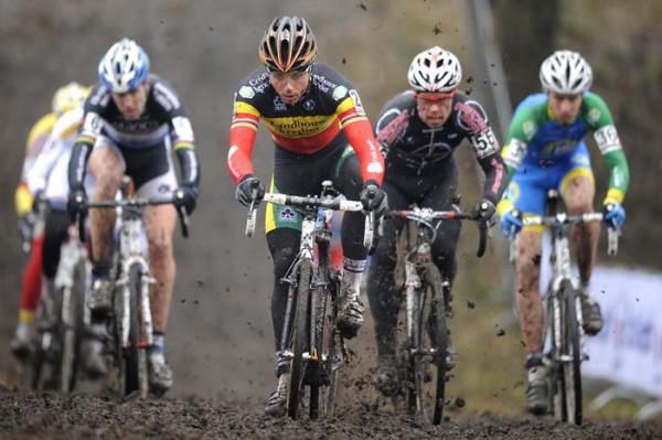 Sven Nys started strong, but faded back to the group wtih Vervecken and Page.