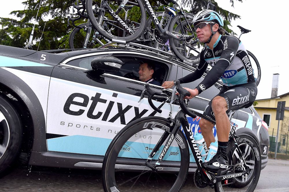 Rigoberto Uran at the team car.