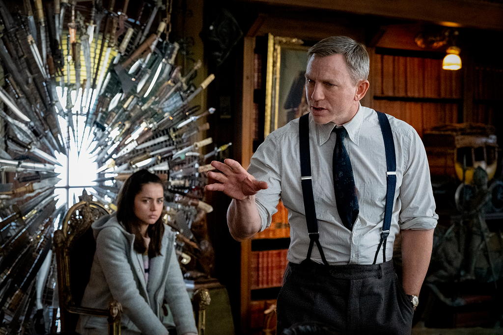 Daniel Craig stars in Knives Out