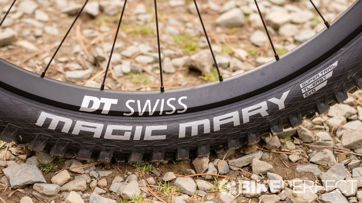 DT Swiss wheels and Schwalbe Magic Mary tires on the Focus Jam2 7.0