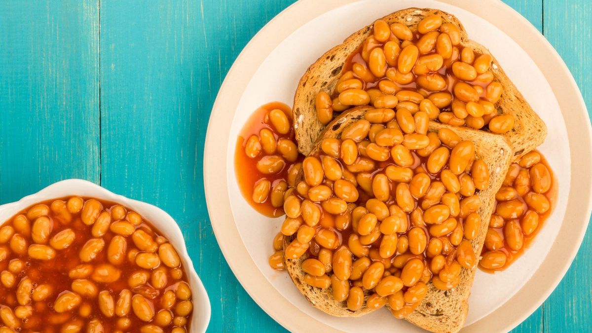 Baked beans on wholemeal toast