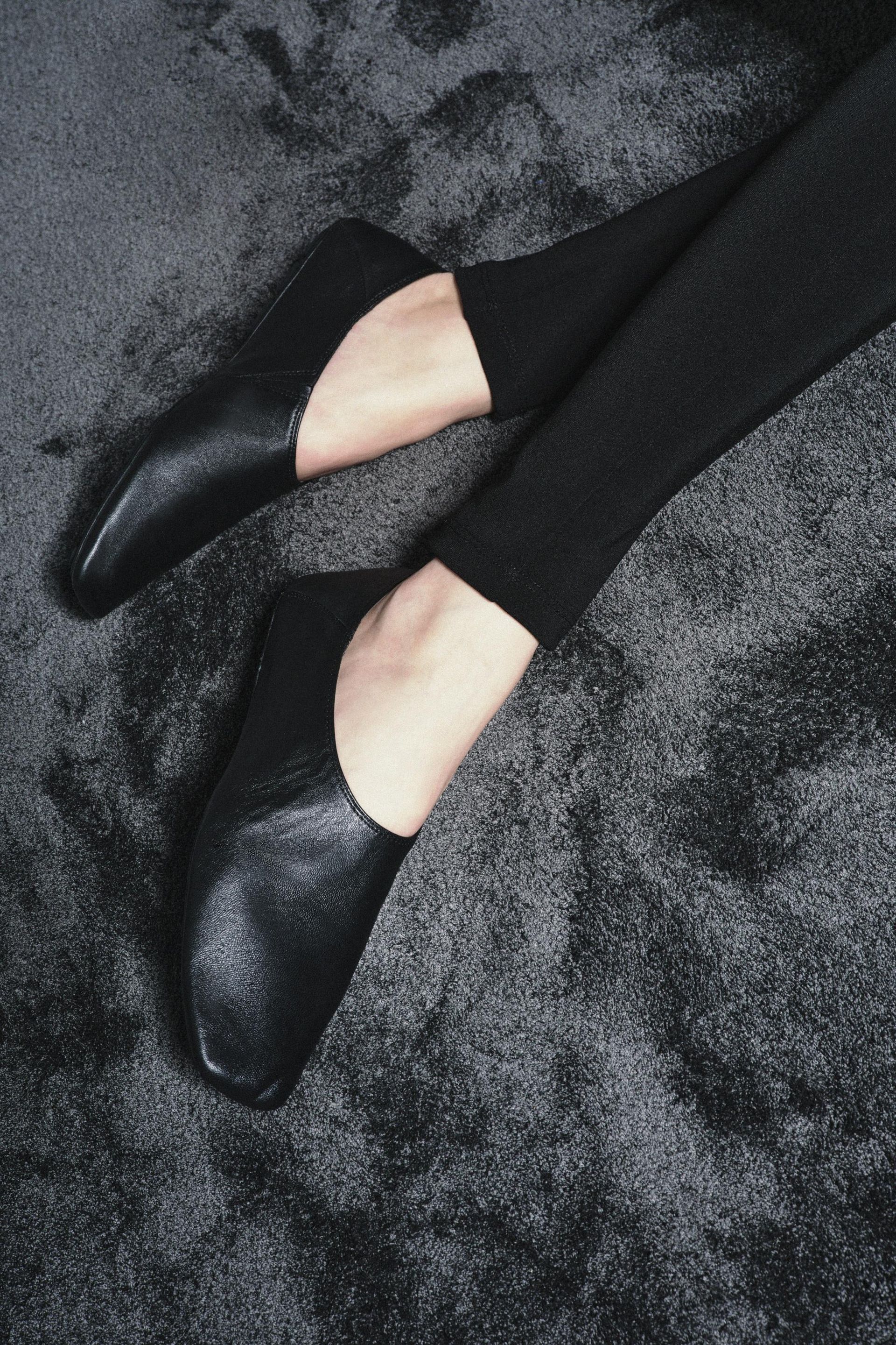 Limited Edition Flat Leather Shoes
