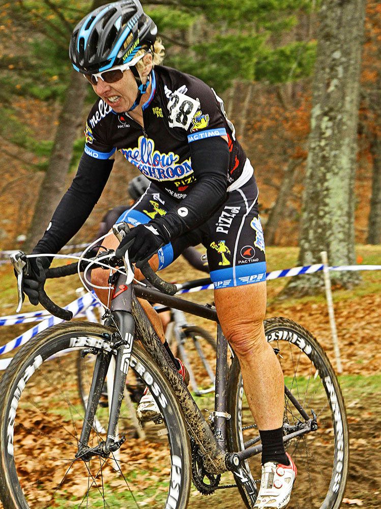 Laura Van Gilder (Mellow Mushroom Pizza Bakers p/b Van Dessel Factory Team) had a better day today, and managed to top ten.