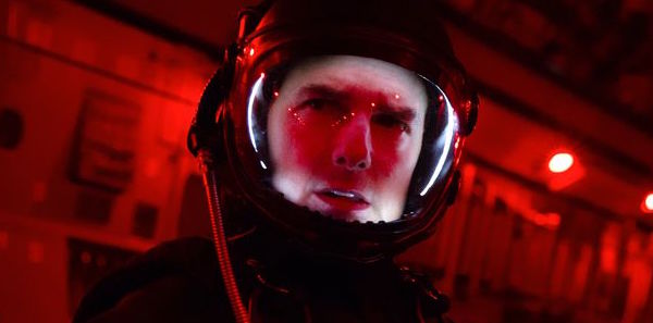 Tom Cruise gets ready to Halo jump in Fallout