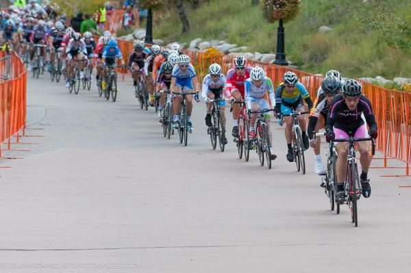 Fast racing keeps the men's peloton stretched out.