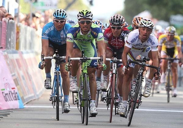 Paolo Bettini (Quick Step) thought he had it won&hellip; but Bennati had a well-timed bike throw.