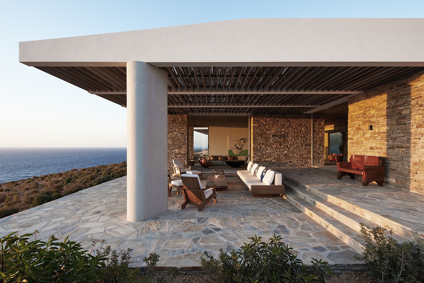 Βεράντα Ridge House με στέγαστρο και κυκλική λευκή στήλη