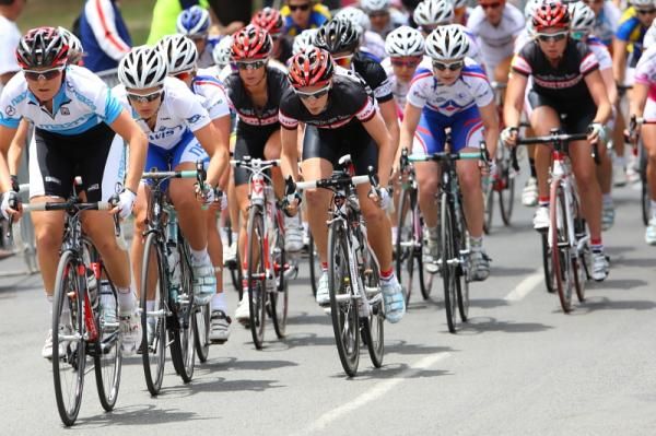 The Honda Dream Team were never far from the front of the peloton. Tiffany Cromwell (Honda Dream Team) marshals the acceleration at the front.