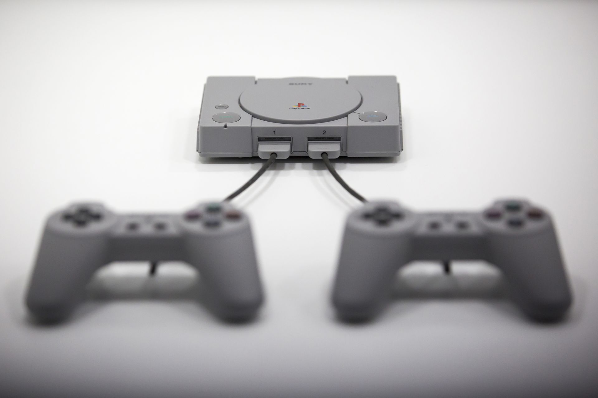 Следующую приставка. Sony PLAYSTATION 1995. PLAYSTATION 5. Плейстейшен 100. PLAYSTATION 1 игры.