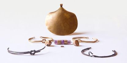 Archaeologists discover female mummy buried in her jewelry