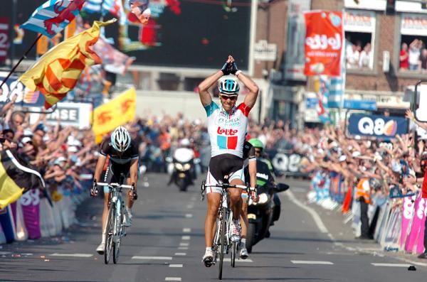 Philippe Gilbert (Omega Pharma-Lotto) handily defeated the brothers Schleck