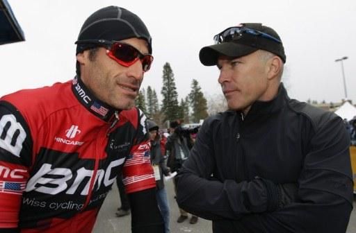 George Hincapie chats to Andrew Messick at the start.